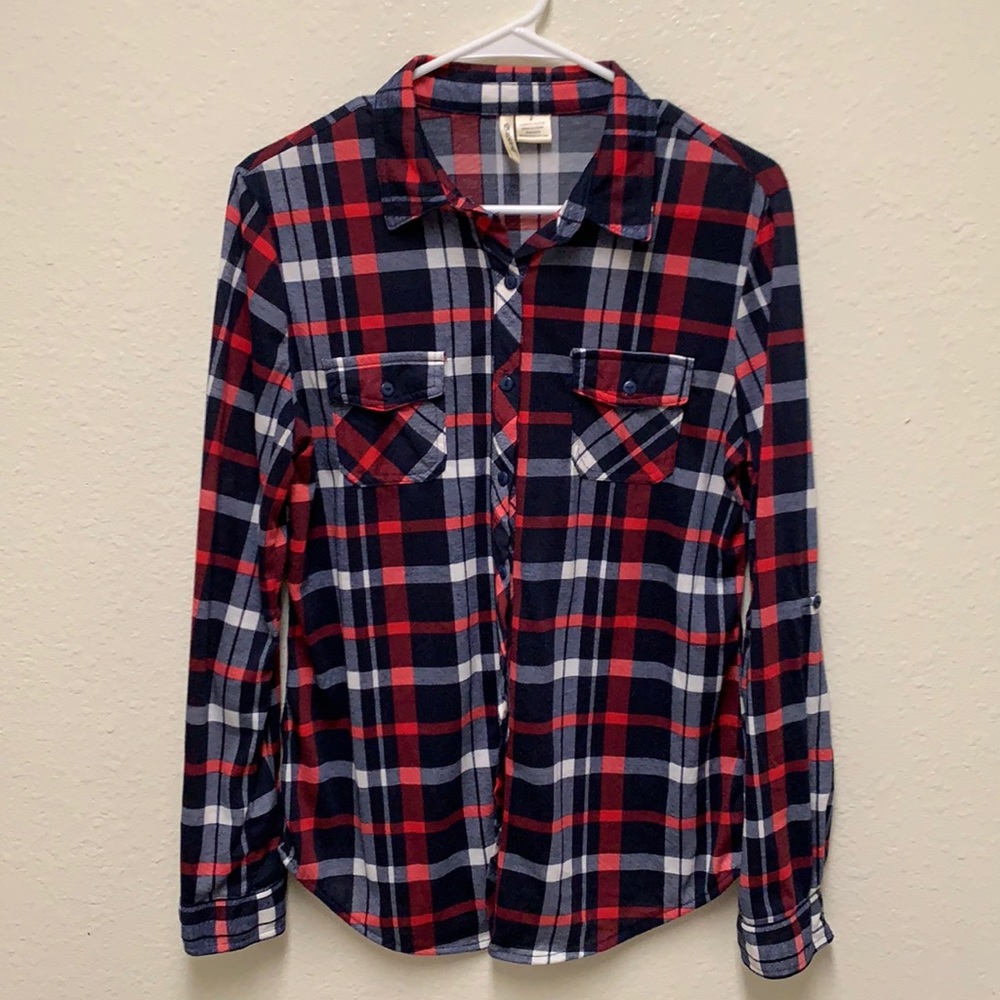 Passport Button Up!! Size M. Adjustable sleeves
